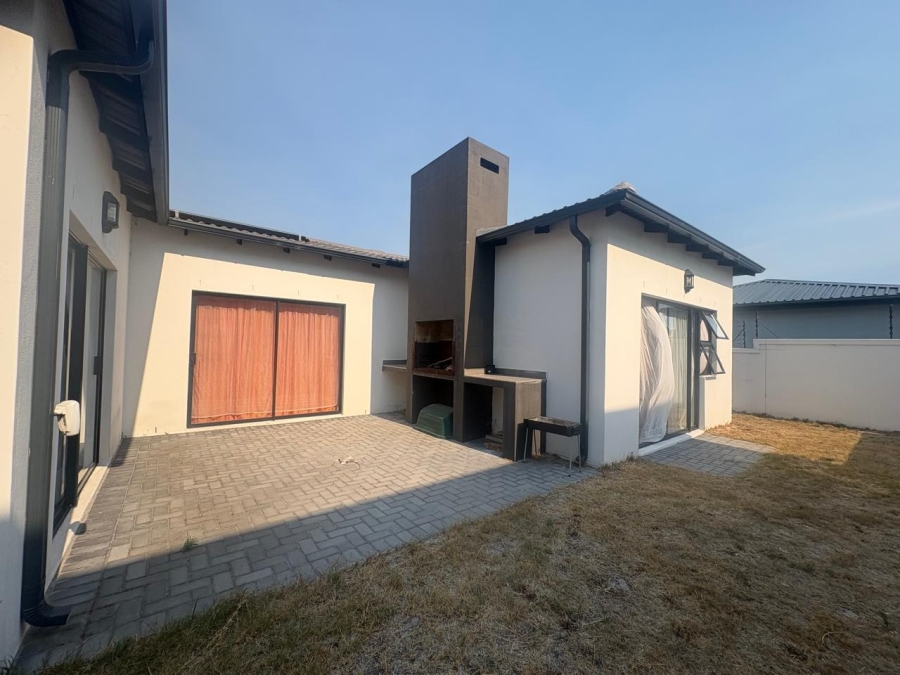 To Let 3 Bedroom Property for Rent in Sandown Western Cape